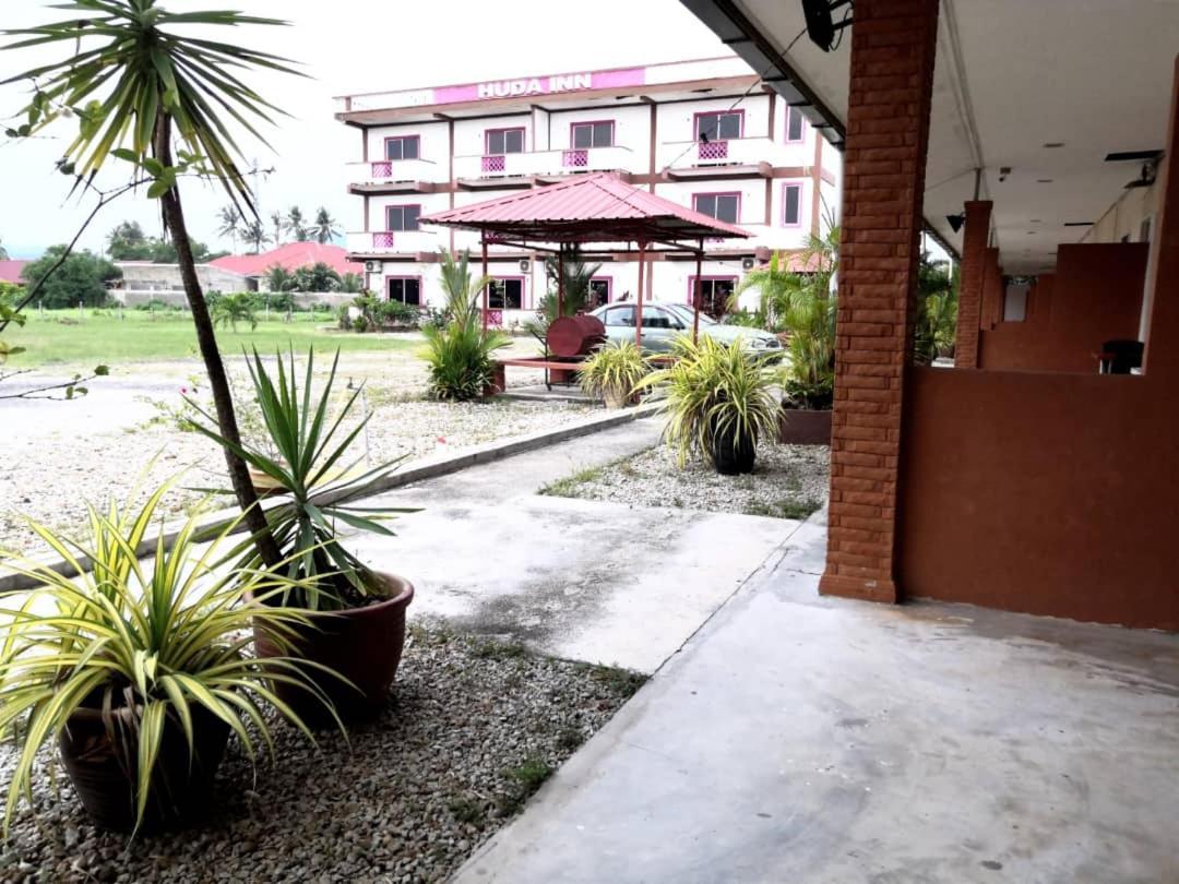 Huda Inn Pantai Cenang  Exterior foto
