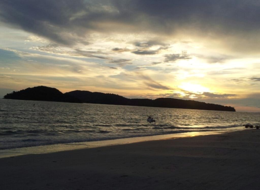 Huda Inn Pantai Cenang  Exterior foto